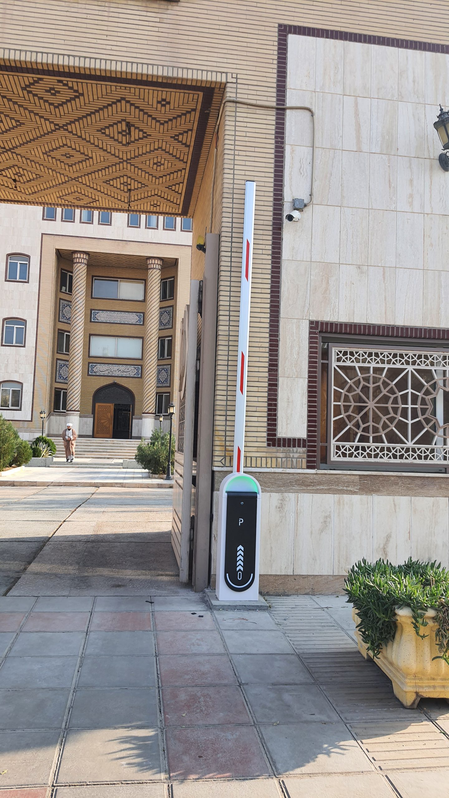 نمونه کار راهبند جیانی در پژوهشکده علوم شهر قم