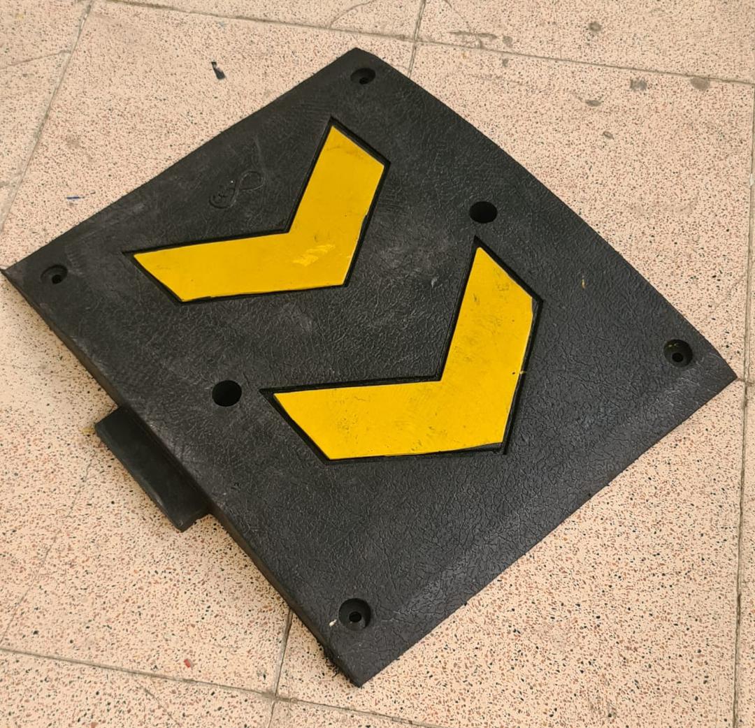 نمونه کار نصب سرعتگیر لاستیکی 50*35